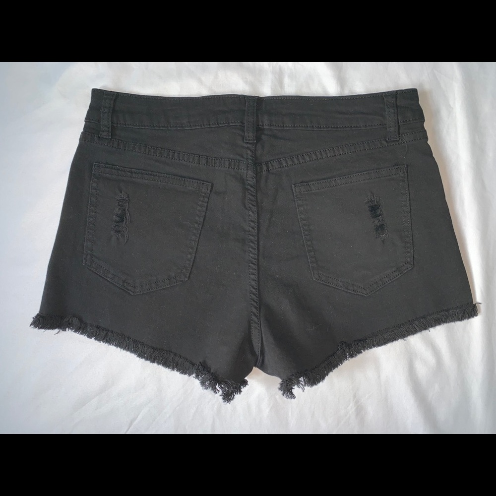 Black shorts - Picture 2 of 3